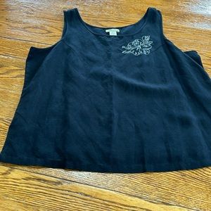 Islander linen blend tank style top. Black, white embroidered hibiscus. Size 1X.